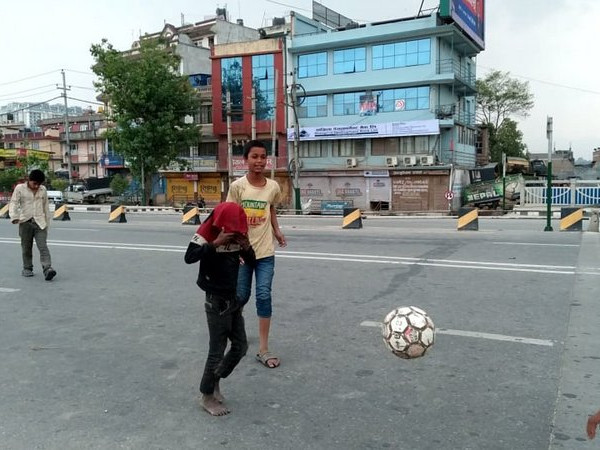 निषेधाज्ञाको तेस्रो दिन - उपत्यकाका सडकमा जे देखियो [तस्वीरहरू]